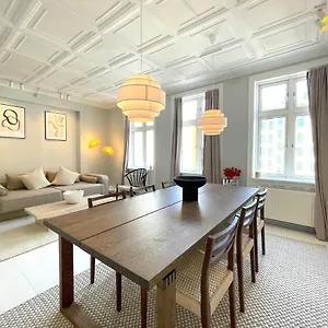 Apartment 2 Bedroom Apartment In Trendy Area, Kopenhagen